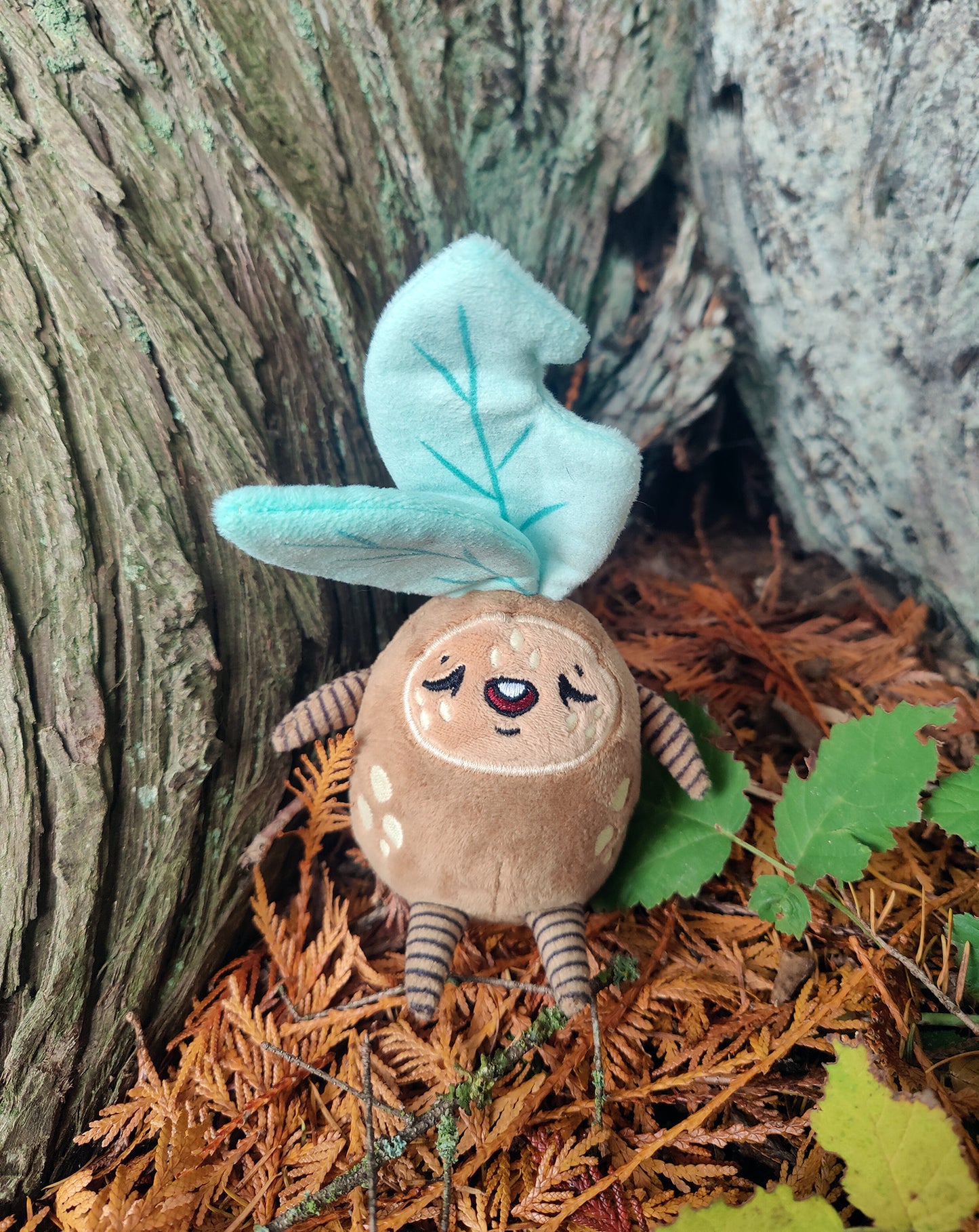 Moonsprout Mandrake • Glow in the Dark Keychain Plushie